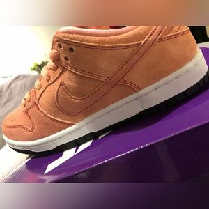 Nike SB Dunk Low - Pink Pig